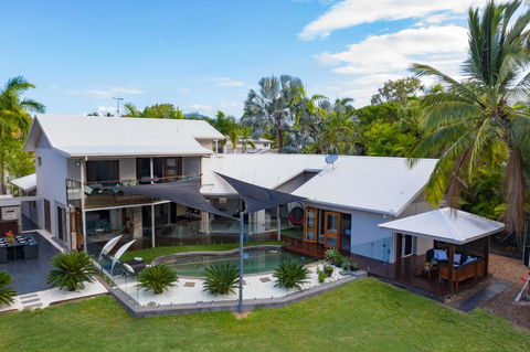 Absolute Lakefront - Port Douglas - Accommodation Asia 1