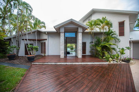 Absolute Lakefront - Port Douglas - Accommodation Asia 2