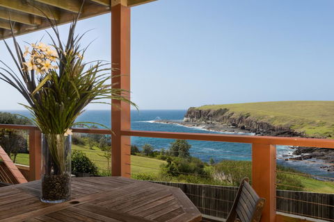 Absolute Oceanfront Cottage - Accommodation Asia 0