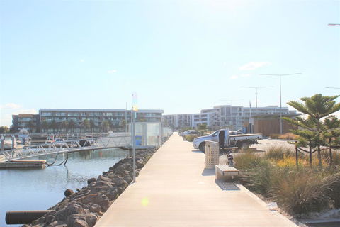 Absolute Waterfront Apt 319 Lighthouse - Accommodation Asia 1