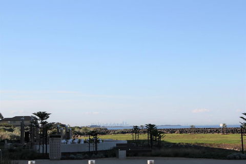 Absolute Waterfront Apt 319 Lighthouse - Accommodation Asia 0