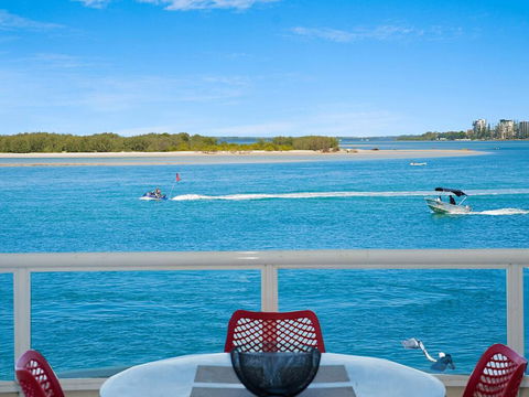Absolute Waterfront On The Pumicestone Passage - Accommodation Asia 1