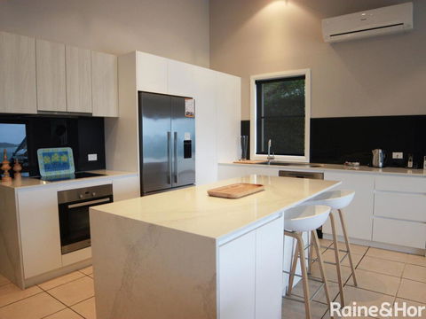 Absolutely Avoca - 114a Avoca Drive, Avoca Beach - Accommodation Asia 1