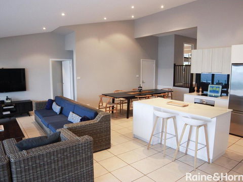 Absolutely Avoca - 114a Avoca Drive, Avoca Beach - Accommodation Asia 3