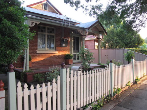 Acacia Cottage On Peel, Bathurst - Accommodation Asia 1