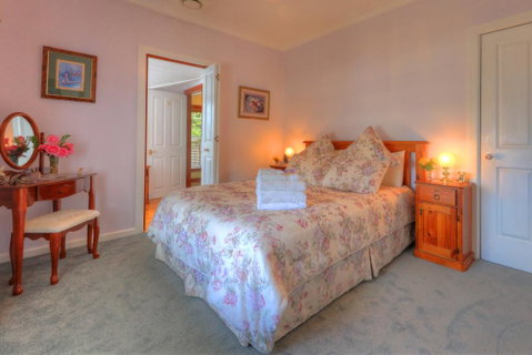 Addlestone House Bed And Breakfast - Accommodation Guide 1