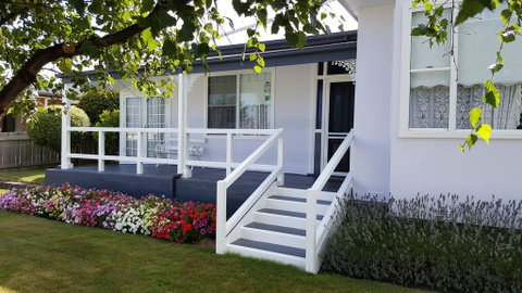 Addlestone House Bed And Breakfast - Accommodation Guide 0