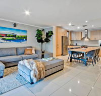 Adelaide 4 Bedroom House with Pool - Accommodation Asia