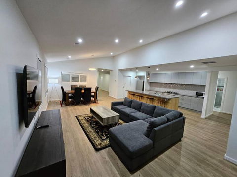 E 4 Room Retreat Family Friendly - Accommodation Guide 0