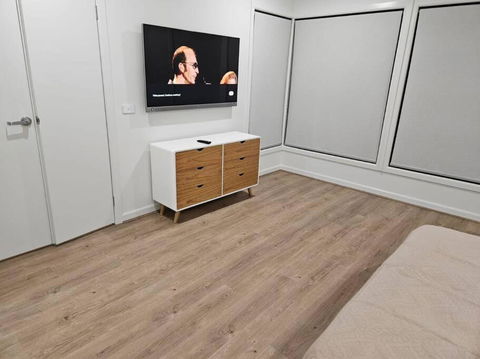 E 4 Room Retreat Family Friendly - Accommodation Guide 2