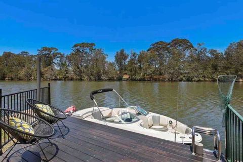 DOCK 08 Riverside Entertainer Pets Welcome - Accommodation Guide 0