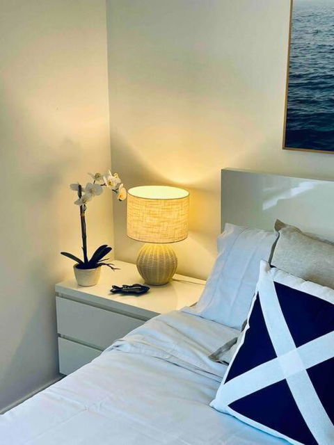 DOCK 08 Riverside Entertainer Pets Welcome - Accommodation Guide 1