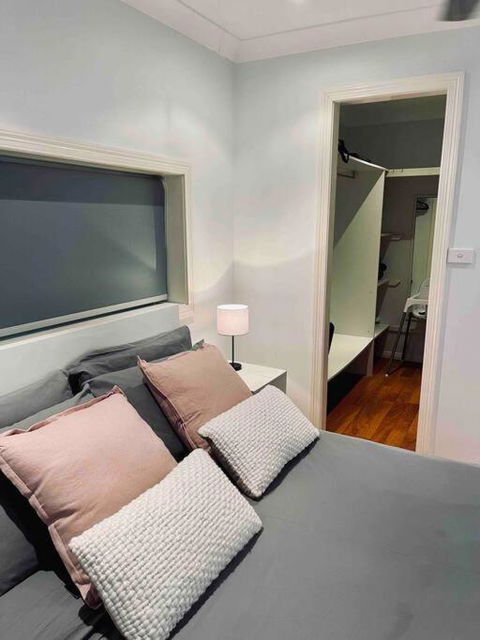 DOCK 08 Riverside Entertainer Pets Welcome - Accommodation Guide 3
