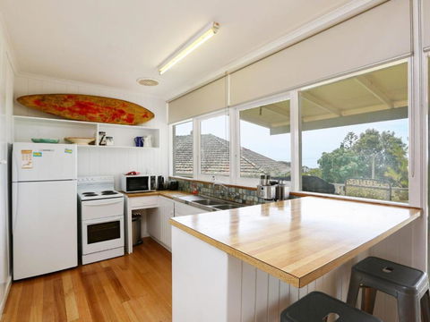 DROMANA BEACH SHACK - Accommodation Guide 1
