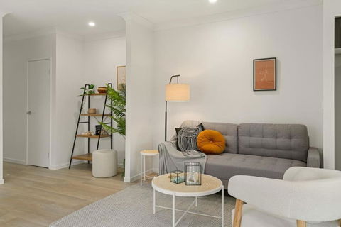 Dual Key 5BR Family Home With Stunning Interior - Accommodation Asia 0