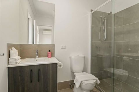 Dual Key 5BR Family Home With Stunning Interior - Accommodation Asia 4