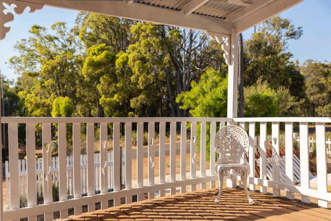 Dwellingup Retreat - Accommodation Guide 1