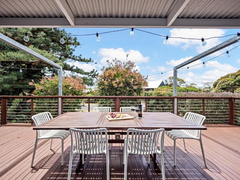 Eagle Bay Beach House - 300m To The Beach! - Accommodation Guide 0