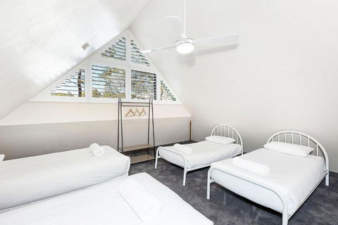 Eagle Bay Beach Lodge - 1 Street Back From Stunning Eagle Bay! - Accommodation Guide 2
