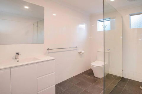 Eagle Bay Summerhaus - Accommodation Asia 2