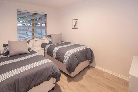 Eagle Bay Summerhaus - Accommodation Asia 4