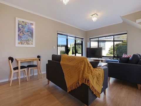 Eagle Heights Holiday Units - Accommodation Asia 2