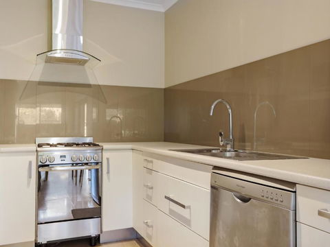 Eagle Heights Holiday Units - Accommodation Asia 3