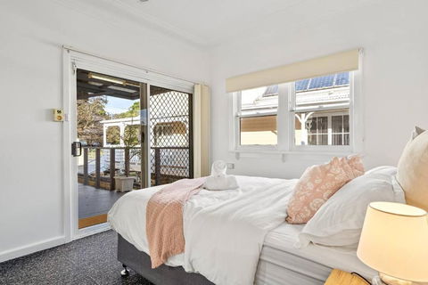 East Hills Waterfront Bliss - Accommodation Asia 4