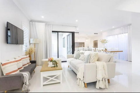 East Vic Park Luxe New Home - Accommodation Asia 0