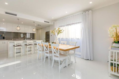 East Vic Park Luxe New Home - Accommodation Asia 2