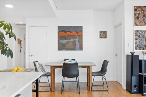 EAST34/60 - Urban Sanctuary - Accommodation Guide 2