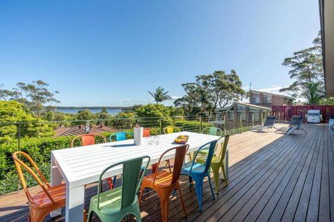 EAST52A - Lake Views - Accommodation Guide 4