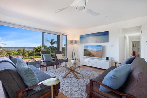 EAST52A - Lake Views - Accommodation Guide 0