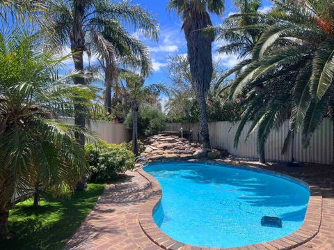Edgewater Whole Holiday Resort - Accommodation Guide 0