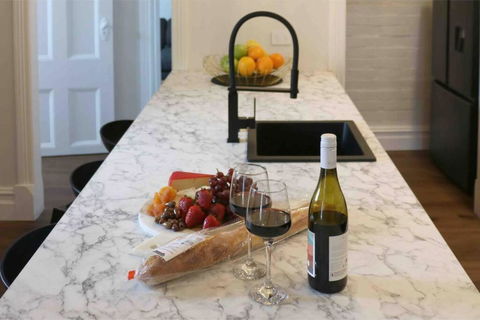 EDW19 - Stylish 2-Bed, 2-Bath Townhose In Drummoyne - Accommodation Guide 1