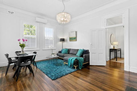 EDW19 - Stylish 2-Bed, 2-Bath Townhose In Drummoyne - Accommodation Guide 3