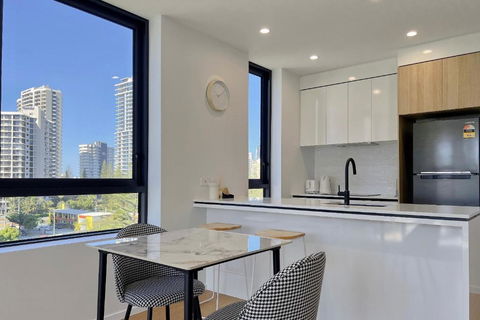 E.S. Surfers Paradise - Accommodation Guide 3