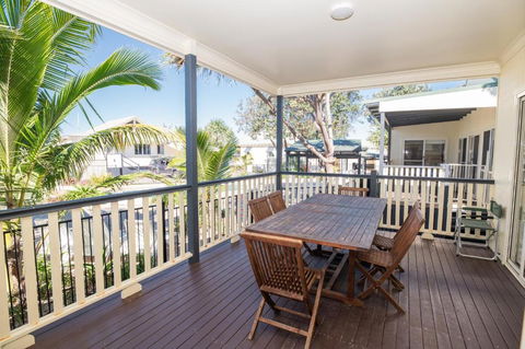 E.V. - Eurong Beach Villa - Accommodation Guide 2