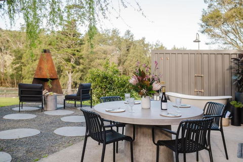 EKhaya - The Barn - Accommodation Guide 0