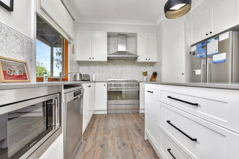 Elderslie House - Accommodation Guide 2