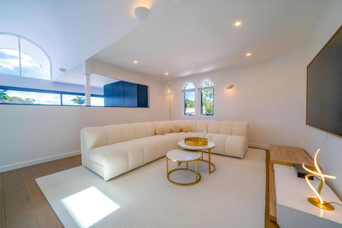 Elegant 3BR Apt -Bondi Junction & Stunning Skyline - Accommodation Asia 2