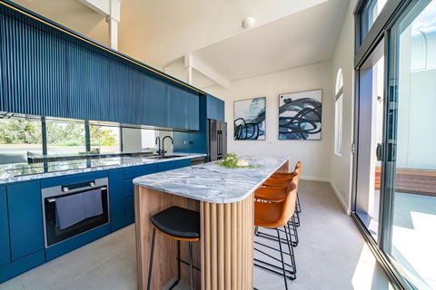 Elegant 3BR Apt -Bondi Junction & Stunning Skyline - Accommodation Asia 4