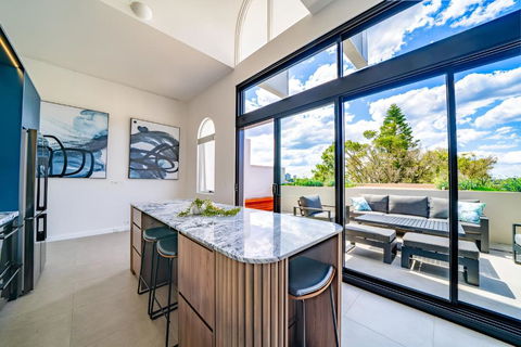 Elegant 3BR Apt -Bondi Junction & Stunning Skyline - Accommodation Asia 3