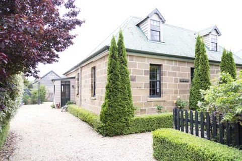 Elm Cottage Barn - Accommodation Asia 0