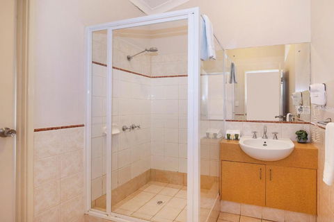 EM Apartments - Accommodation Guide 1