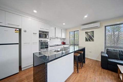 Emerald Motel Apartments - Accommodation Guide 1
