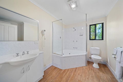 Emerald Motel Apartments - Accommodation Guide 3