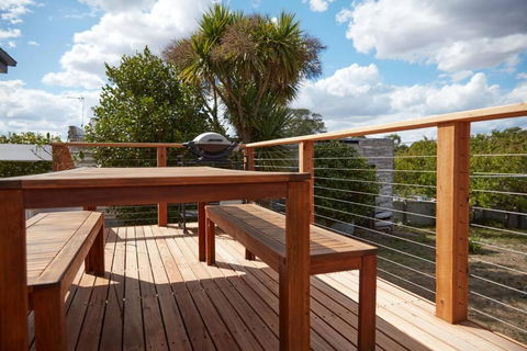Enjoy A Renovated Retreat With Outdoor Bath - Accommodation Asia 1
