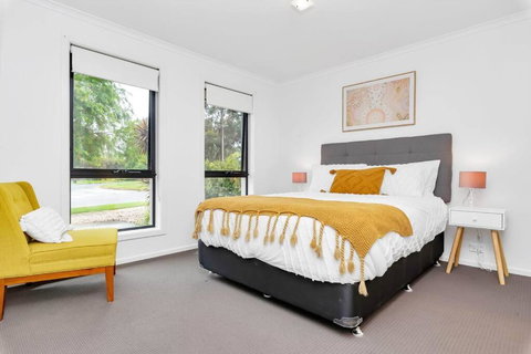 Entire Home In Mount Barker - Accommodation Asia 3