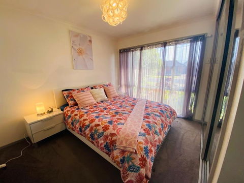 ENTIRE HOME IN WERRIBEE,BEST POSSIBLE LOCATION YOU CAN FIND - Accommodation Guide 4